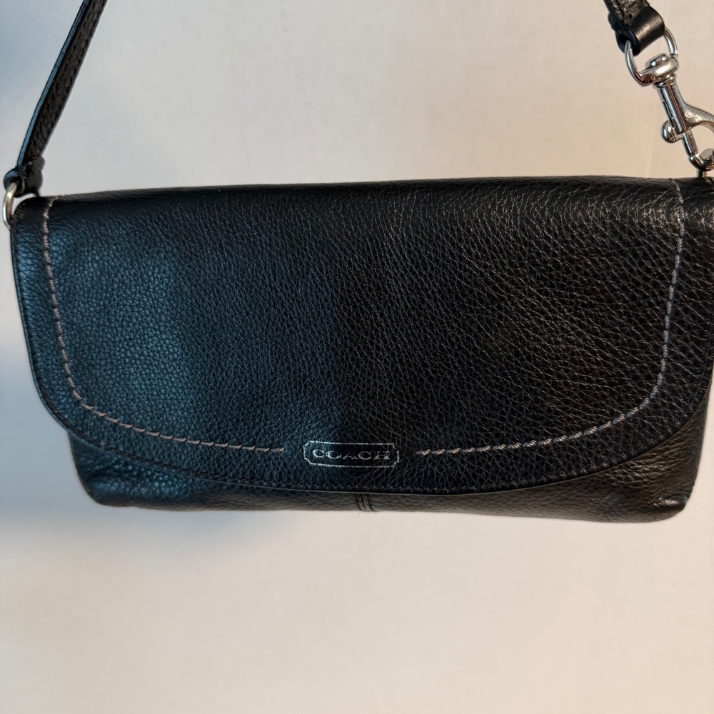 Coach small Pochette Small Black Pebbled Leather Teal Lining Y2K Minimalist